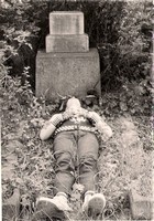 Guerillová fotoakce na Obřanském hřbitově v Brně, 988